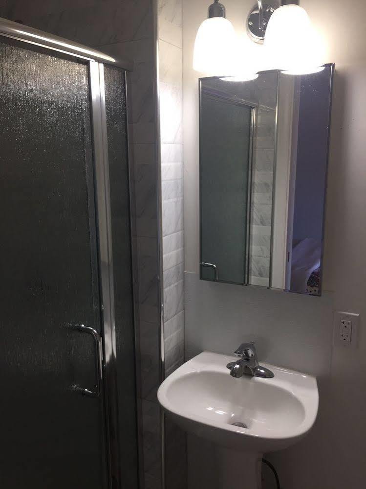 Berkeley Inn Motel *